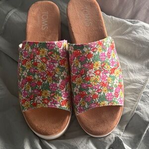 TOMS Women's Colorful Floral Mules